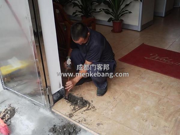 玻璃門地彈簧不緩沖了,玻璃門地彈簧不緩沖了怎么調(diào)